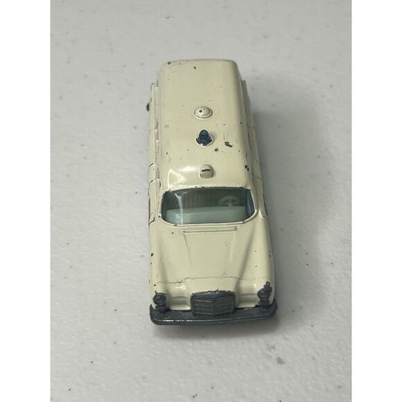 VTG 1968 Lesney Matchbox 1-75 Series - No. 3c - Mercedes-Benz "Binz" Ambulance - Picture 2 of 6